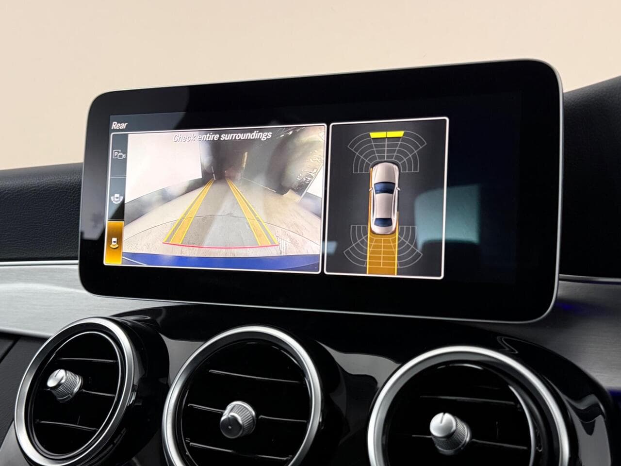 Mercedes-Benz C Class thumbnail Infotainment System