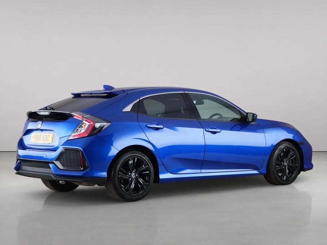 Honda Civic thumbnail Front Right