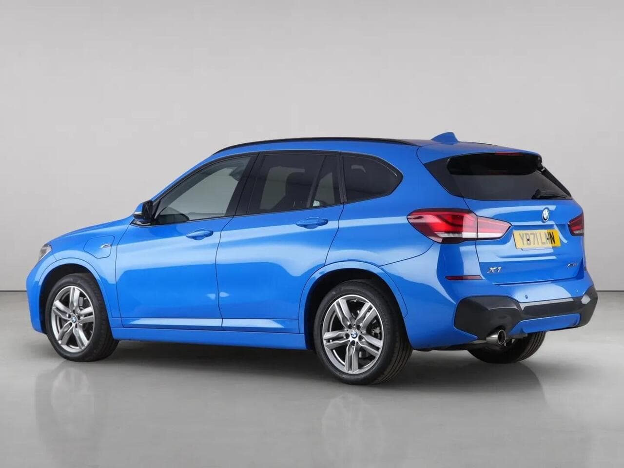 BMW X1 thumbnail Rear Left