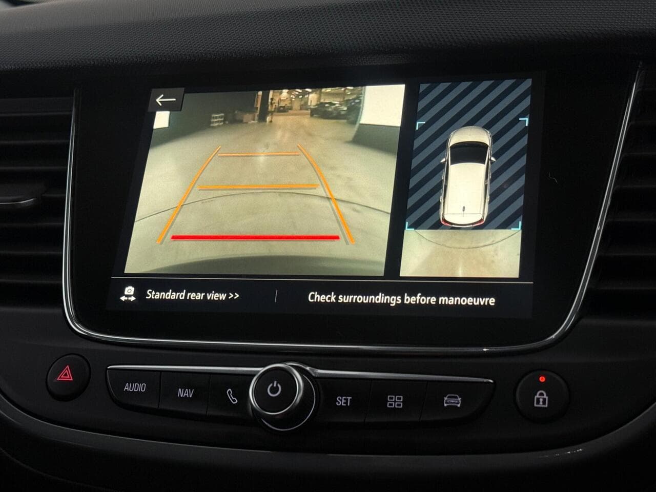 Vauxhall Crossland thumbnail Infotainment System