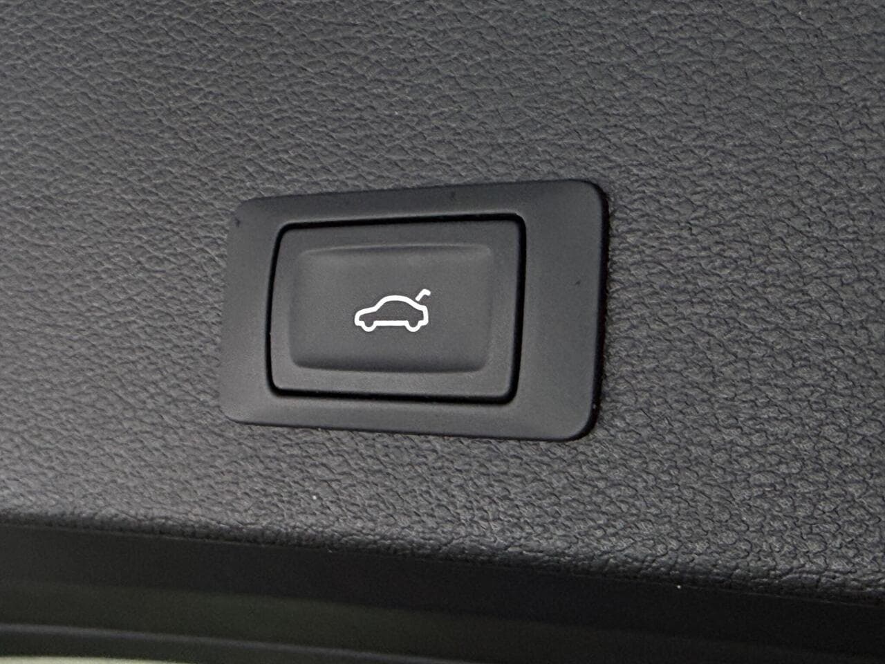 Audi Q2 thumbnail Misc Controls