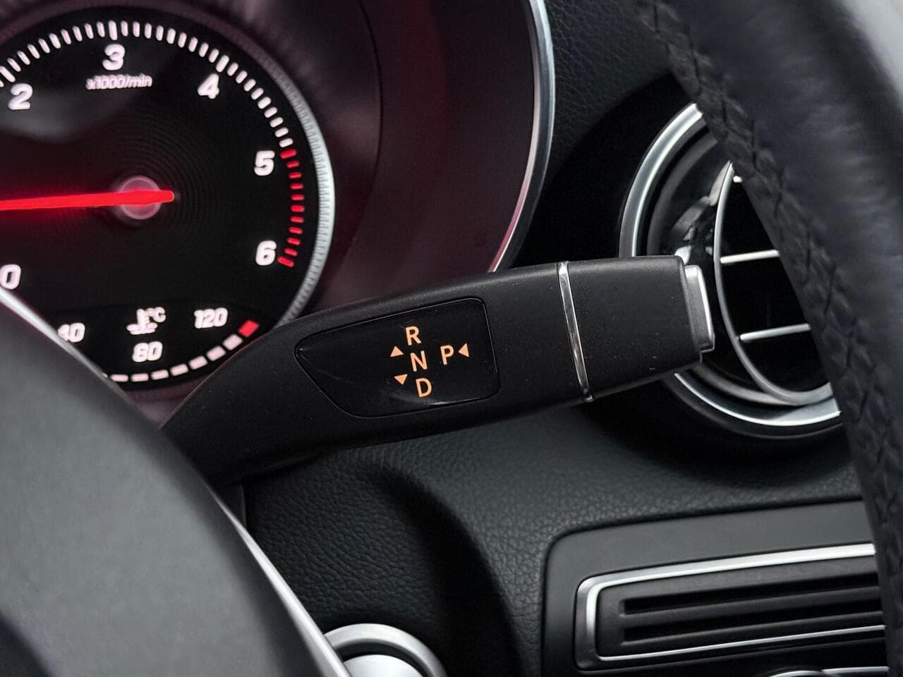Mercedes-Benz GLC thumbnail Misc Controls