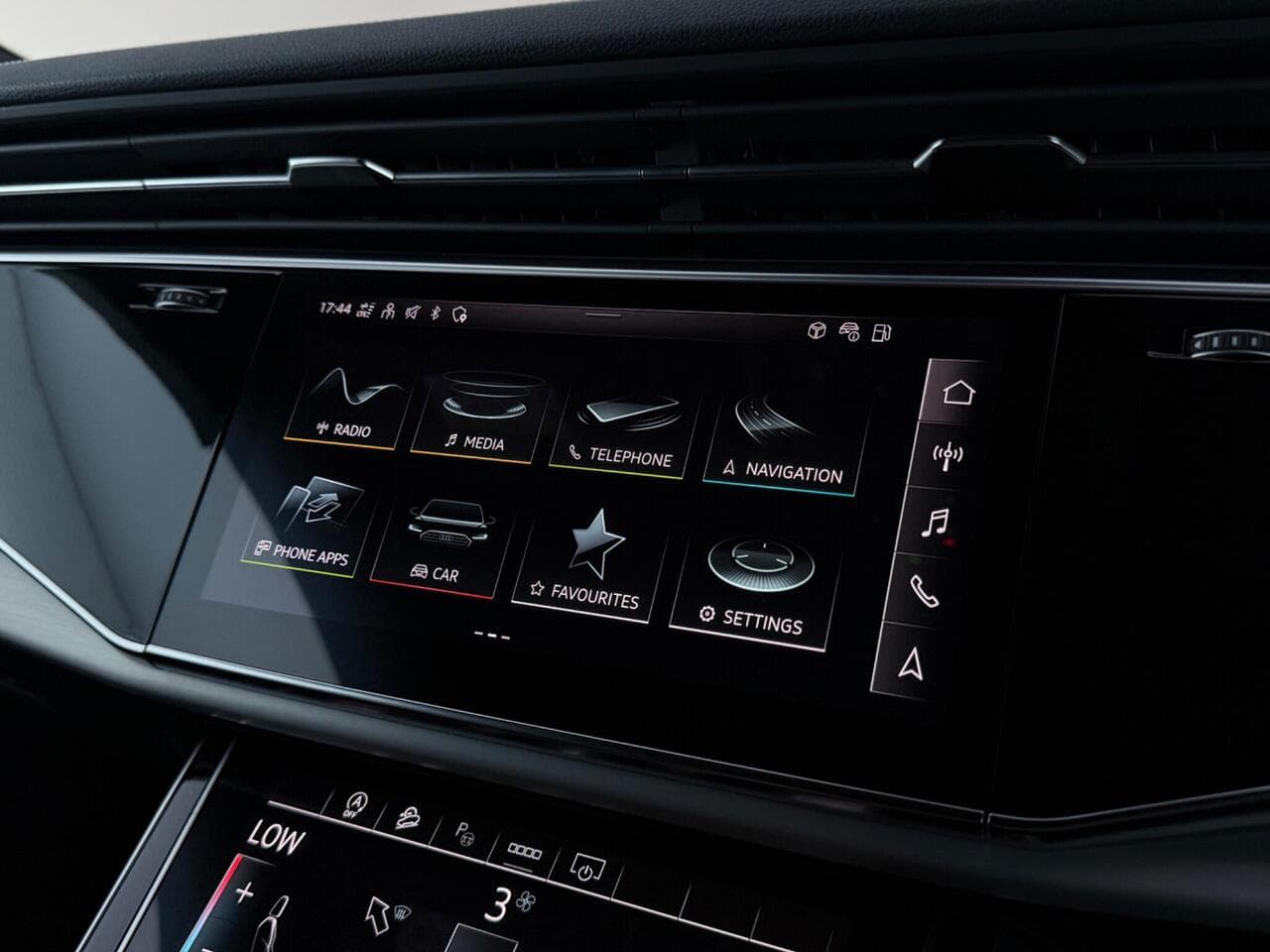 Audi Q8 thumbnail Infotainment System
