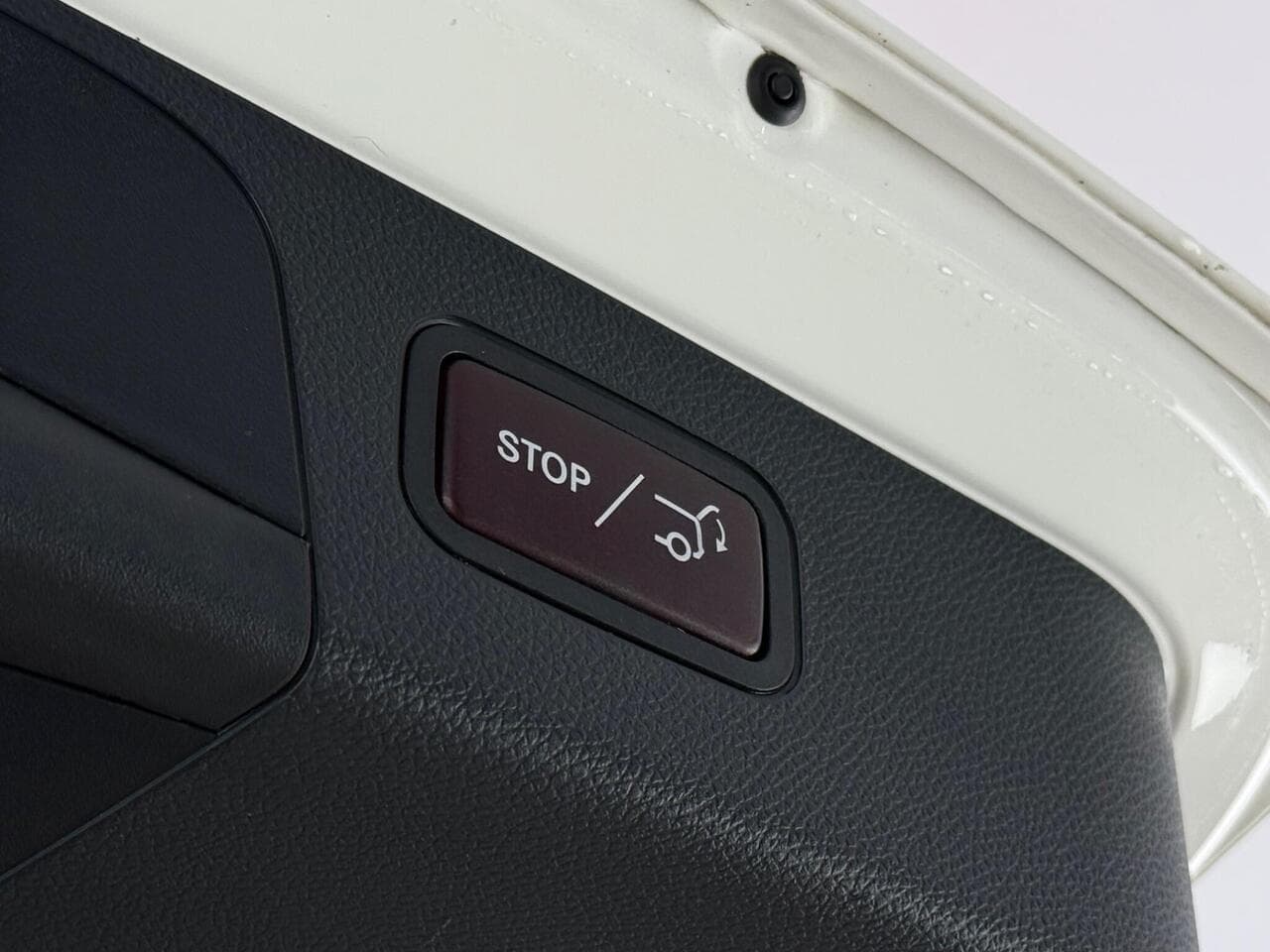 Mercedes-Benz GLC thumbnail Misc Controls