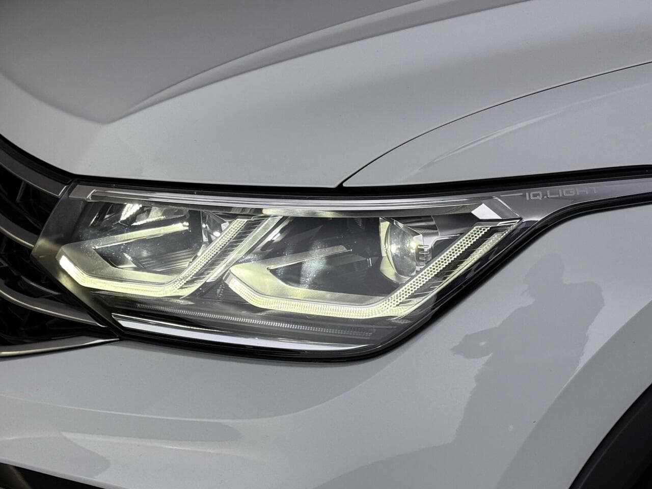 Volkswagen Tiguan thumbnail Lights Front