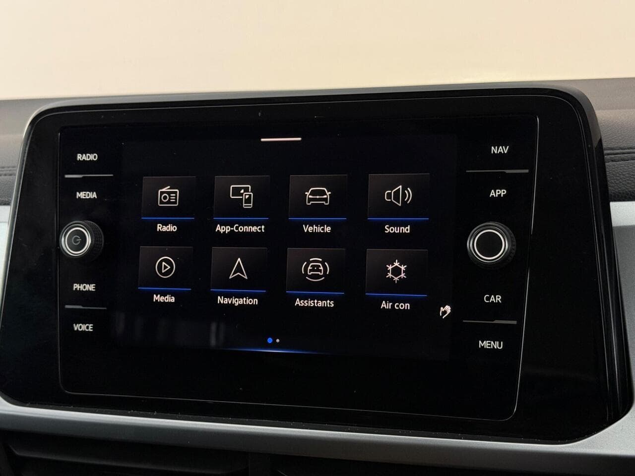Volkswagen T-Roc thumbnail Infotainment System
