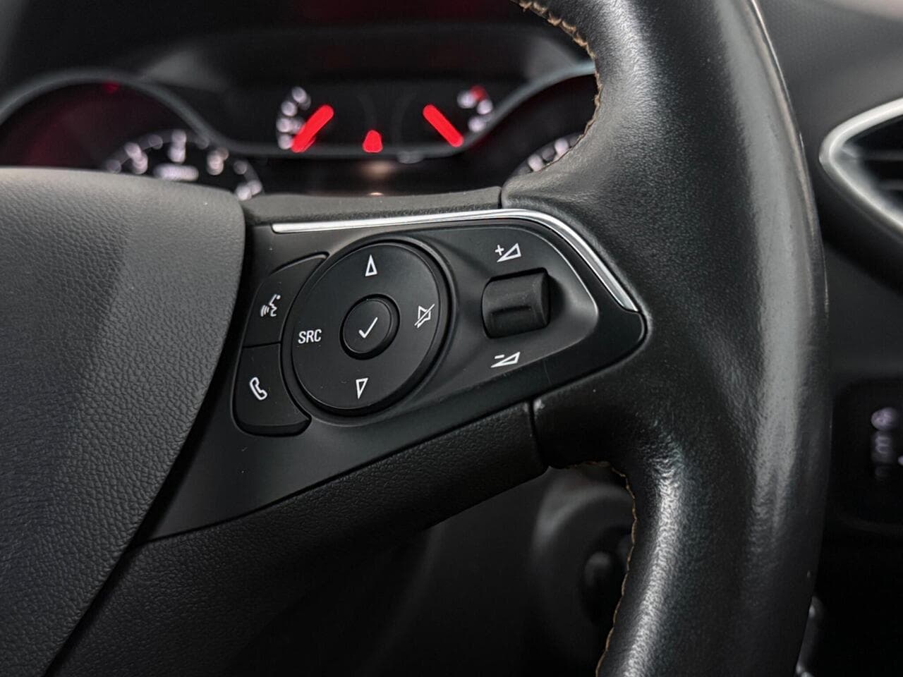 Vauxhall Crossland X thumbnail Misc Controls