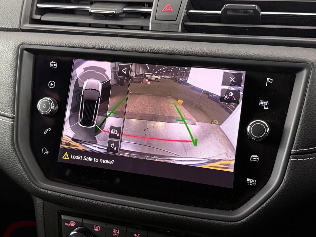 SEAT Arona thumbnail Infotainment System