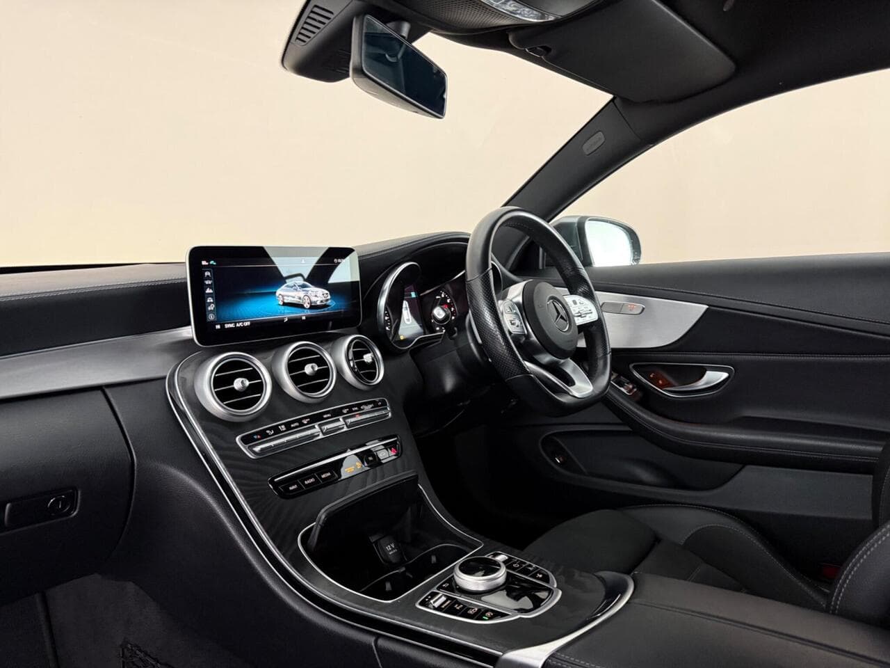 Mercedes-Benz C Class thumbnail Interior Front