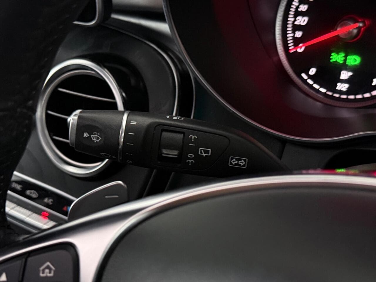 Mercedes-Benz GLC thumbnail Misc Controls