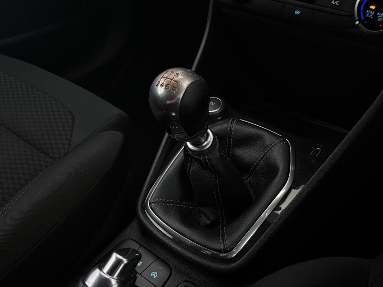 Ford Fiesta thumbnail Interior Front