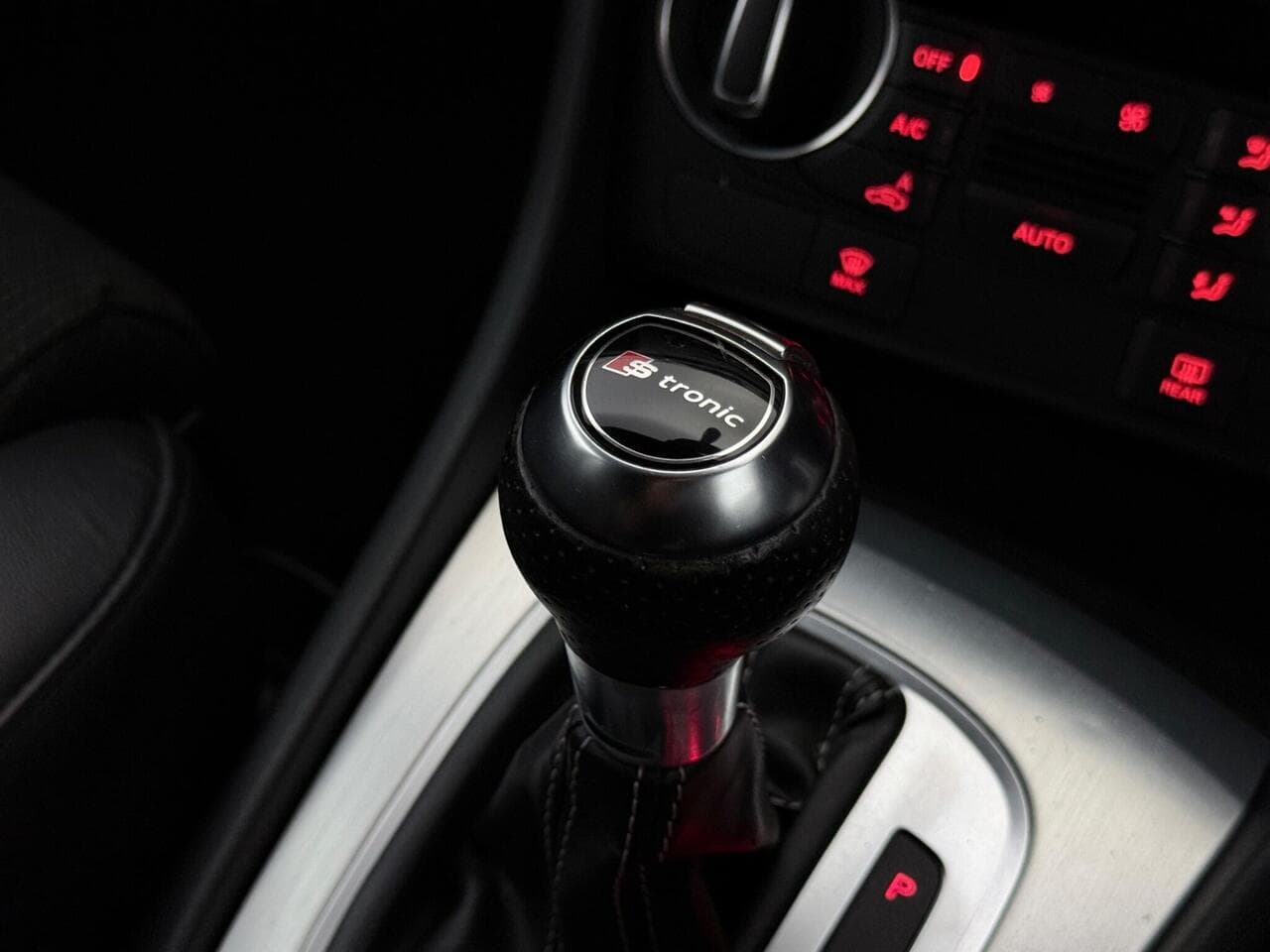 Audi Q3 thumbnail Interior Front