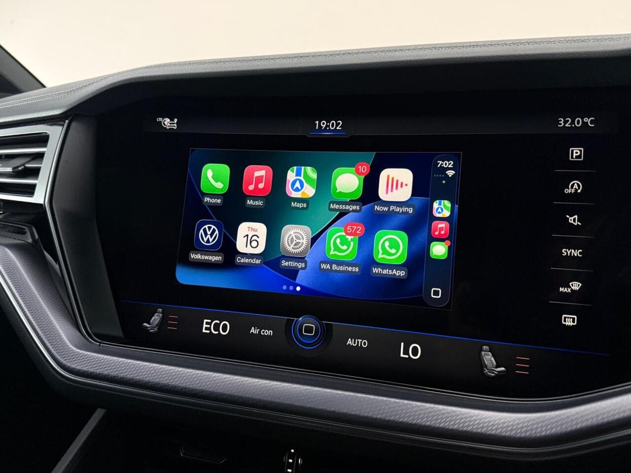 Volkswagen Touareg thumbnail Infotainment System