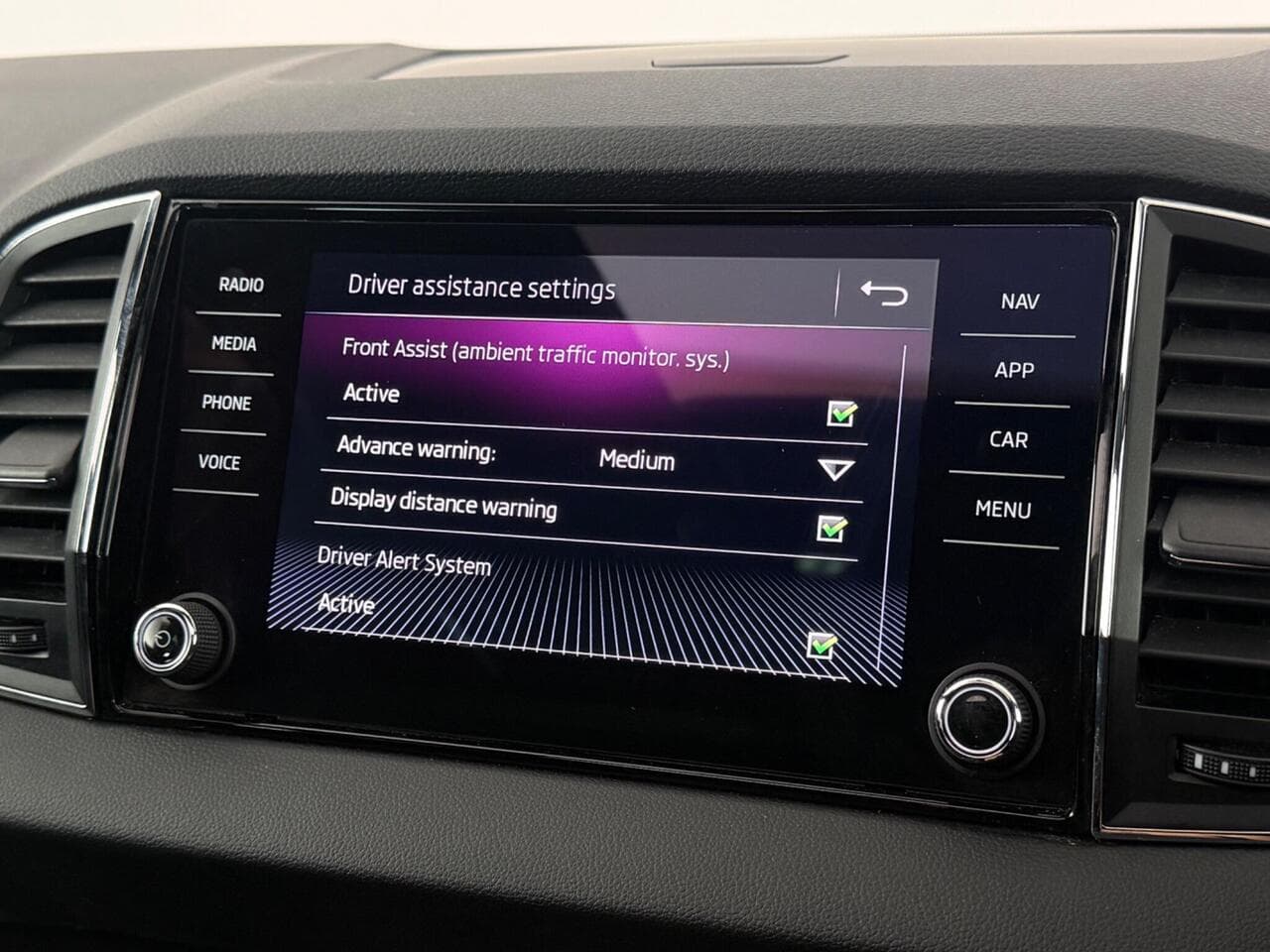 Skoda Karoq thumbnail Infotainment System