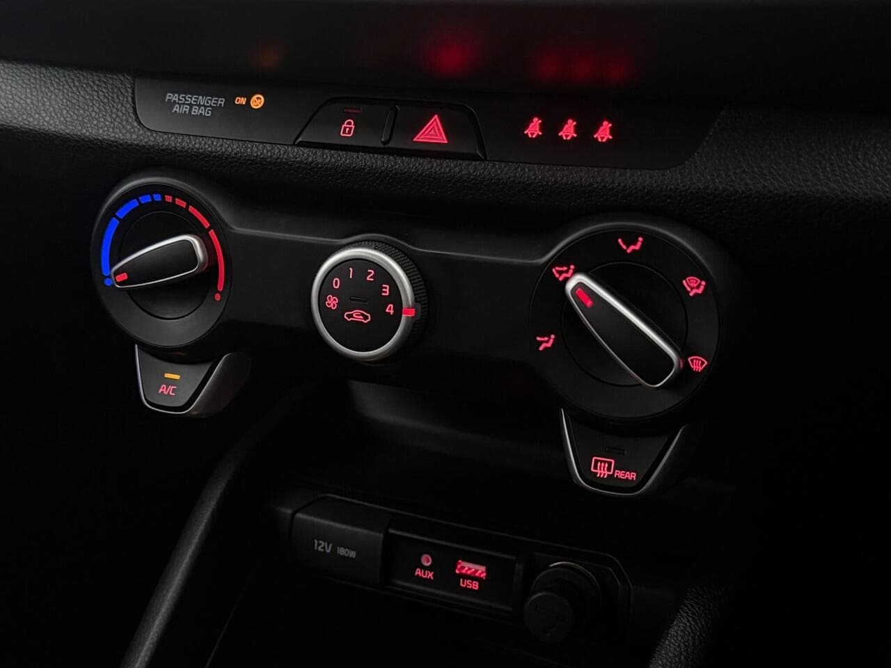 Kia Stonic thumbnail Misc Controls