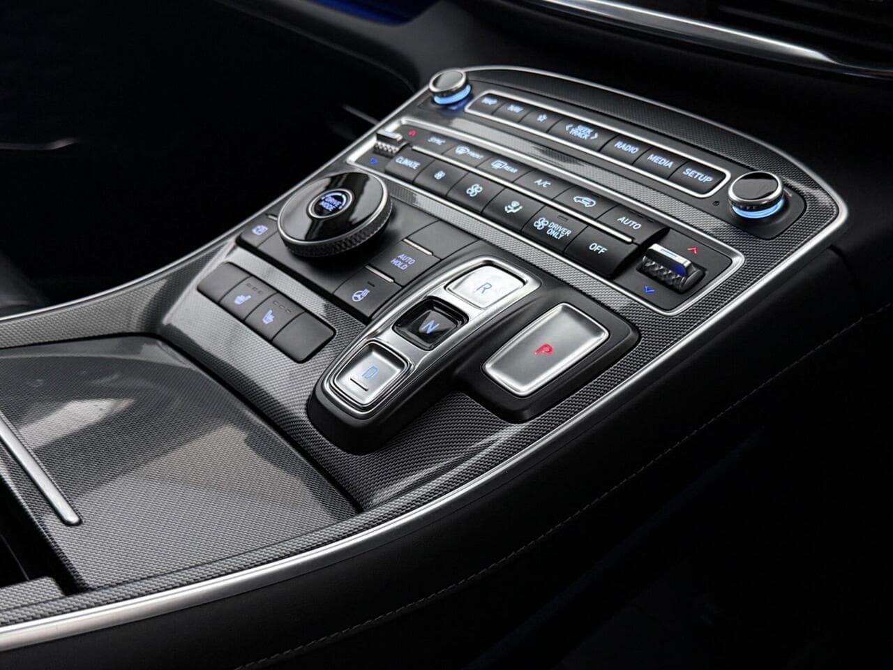 Hyundai Santa Fe thumbnail Interior Front