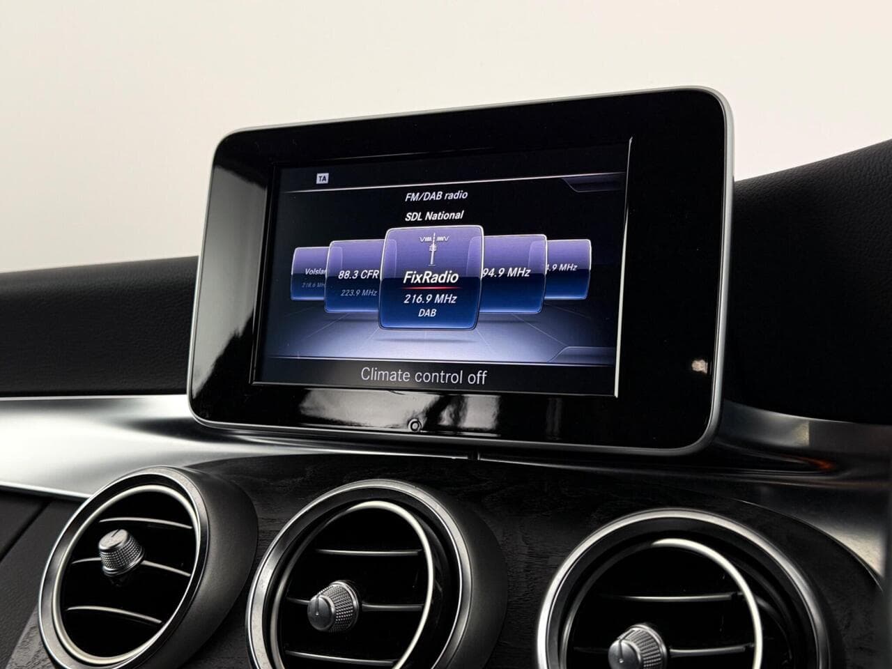Mercedes-Benz C Class thumbnail Infotainment System