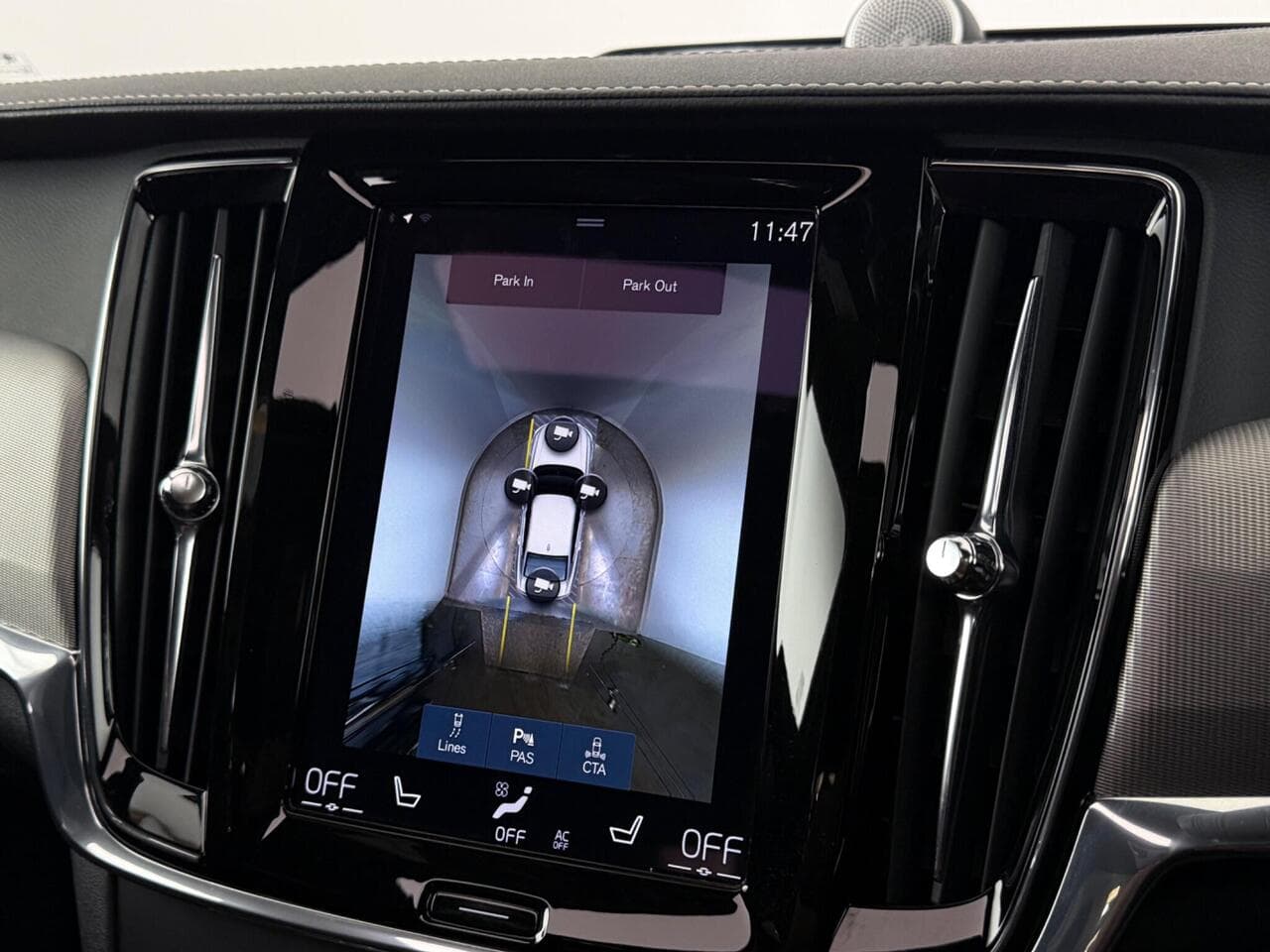 Volvo S90 thumbnail Infotainment System