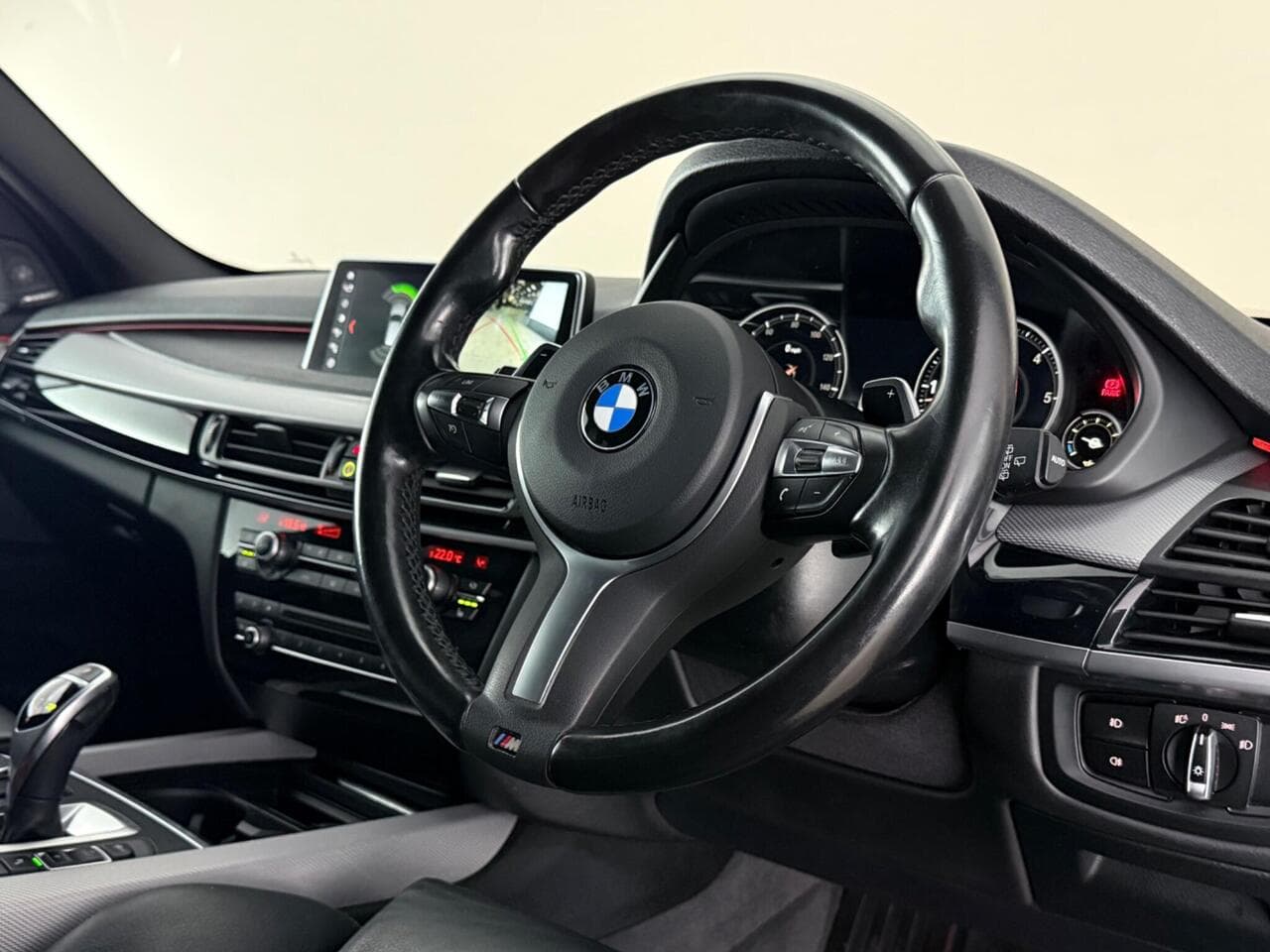 BMW X5 thumbnail Steering Wheel