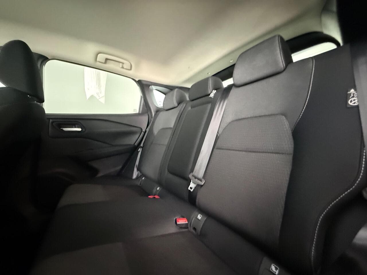 Nissan Qashqai thumbnail Seats Rear