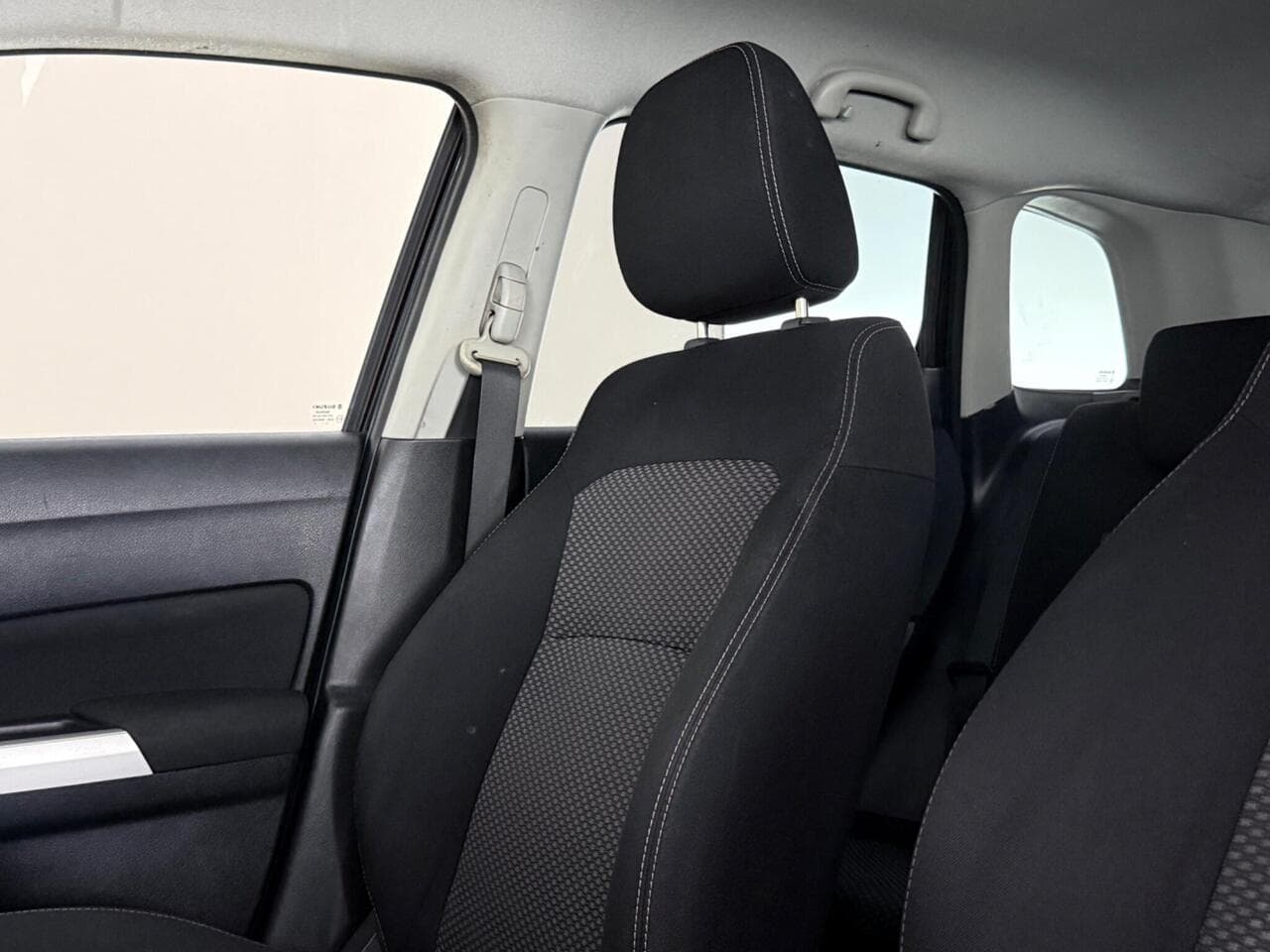 Suzuki Vitara thumbnail Seat Front Passenger