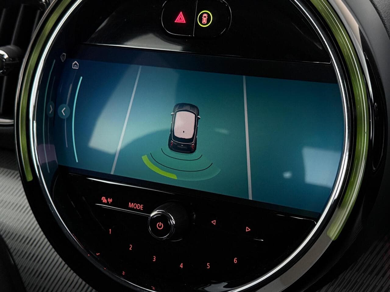 MINI Countryman thumbnail Infotainment System