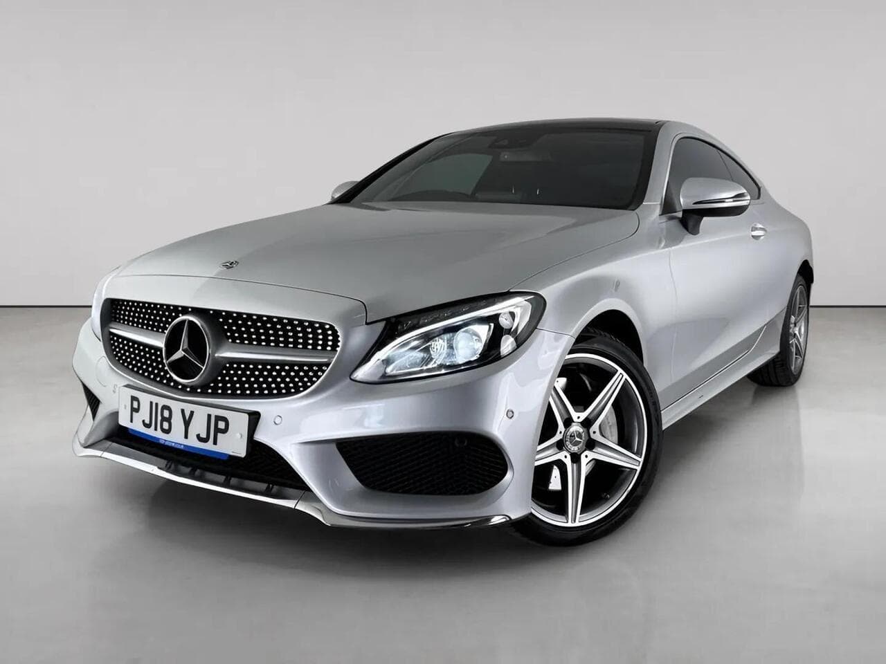 Mercedes-Benz C Class thumbnail Front Left