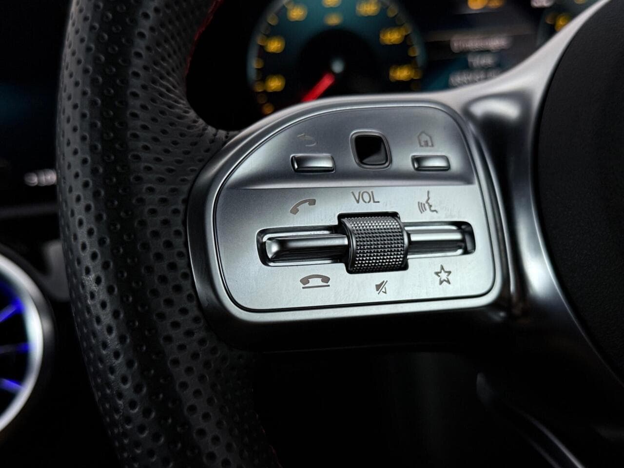 Mercedes-Benz CLA thumbnail Misc Controls