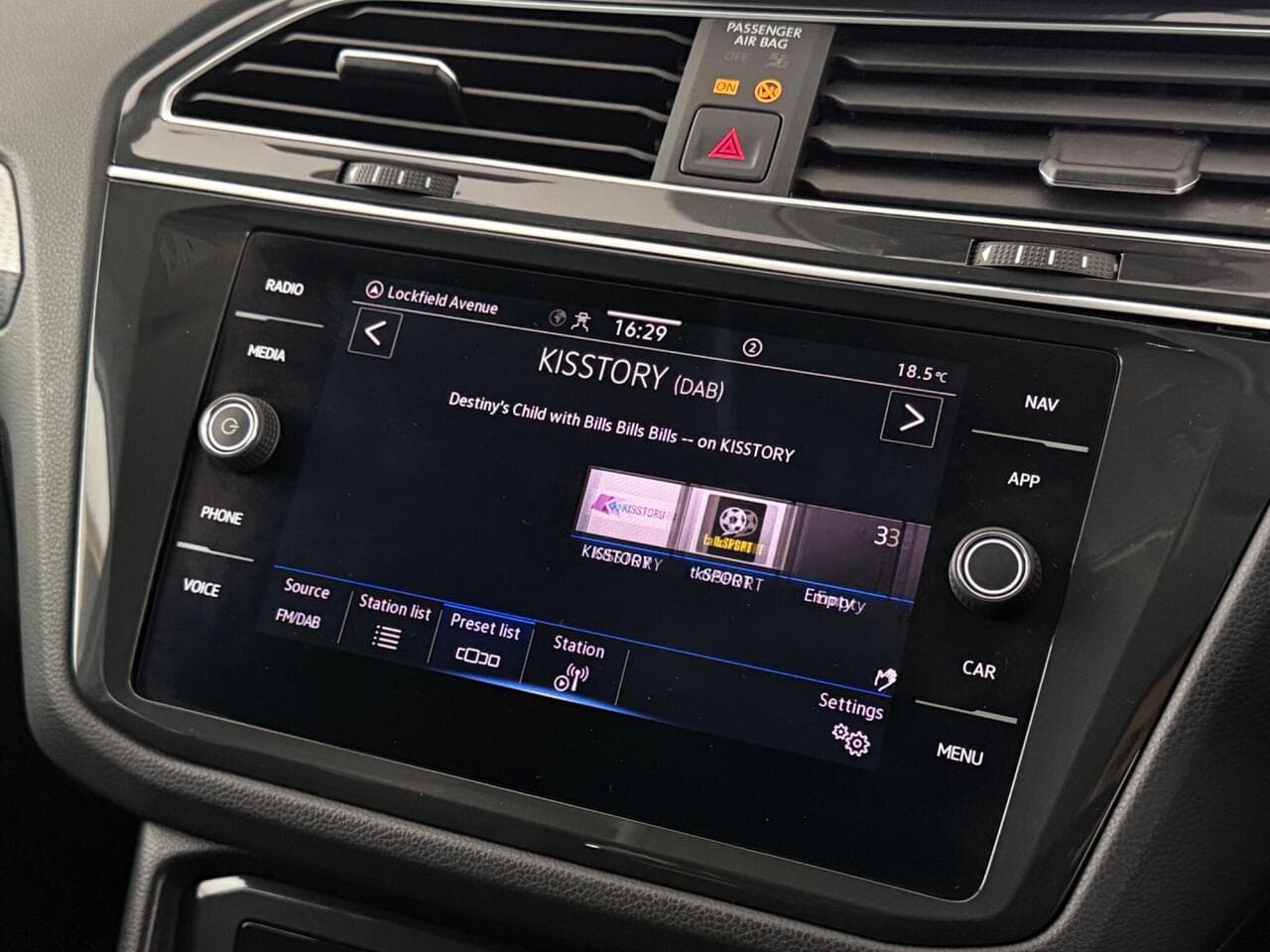 Volkswagen Tiguan thumbnail Infotainment System
