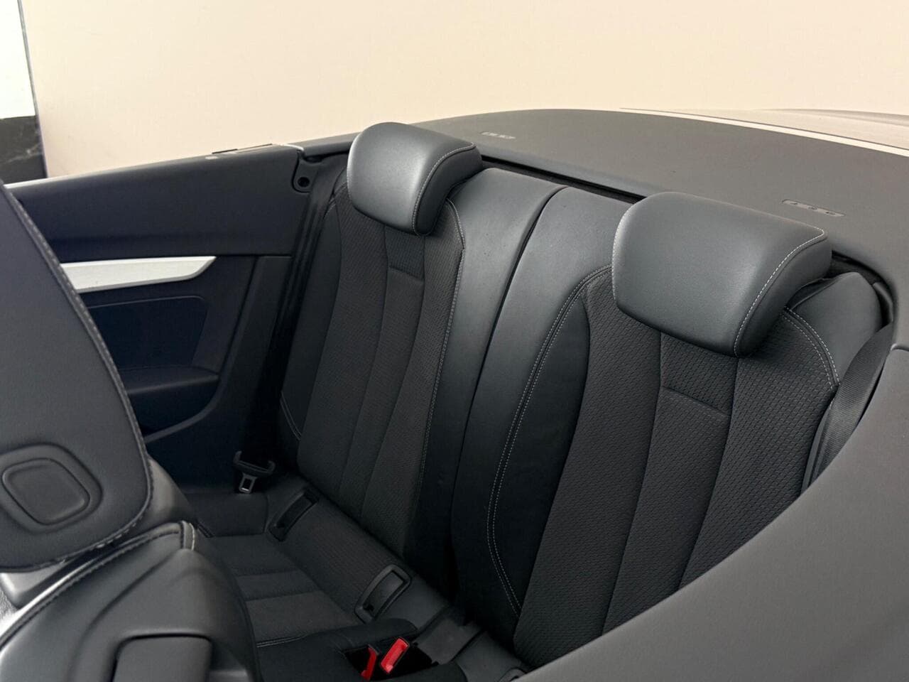 Audi A5 Cabriolet thumbnail Seats Rear