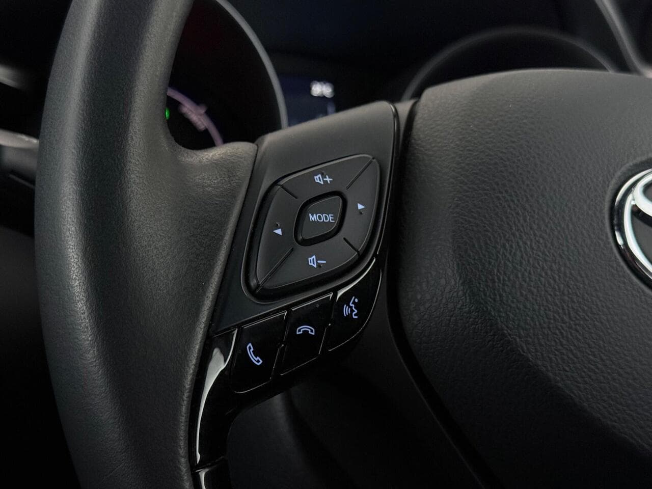 Toyota C-HR thumbnail Misc Controls