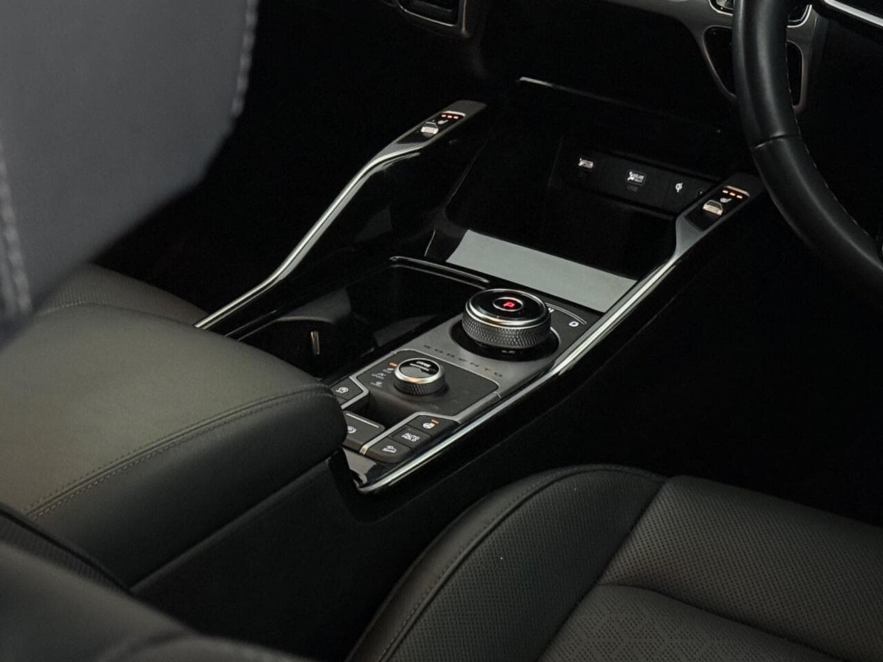 Kia Sorento thumbnail Interior Front