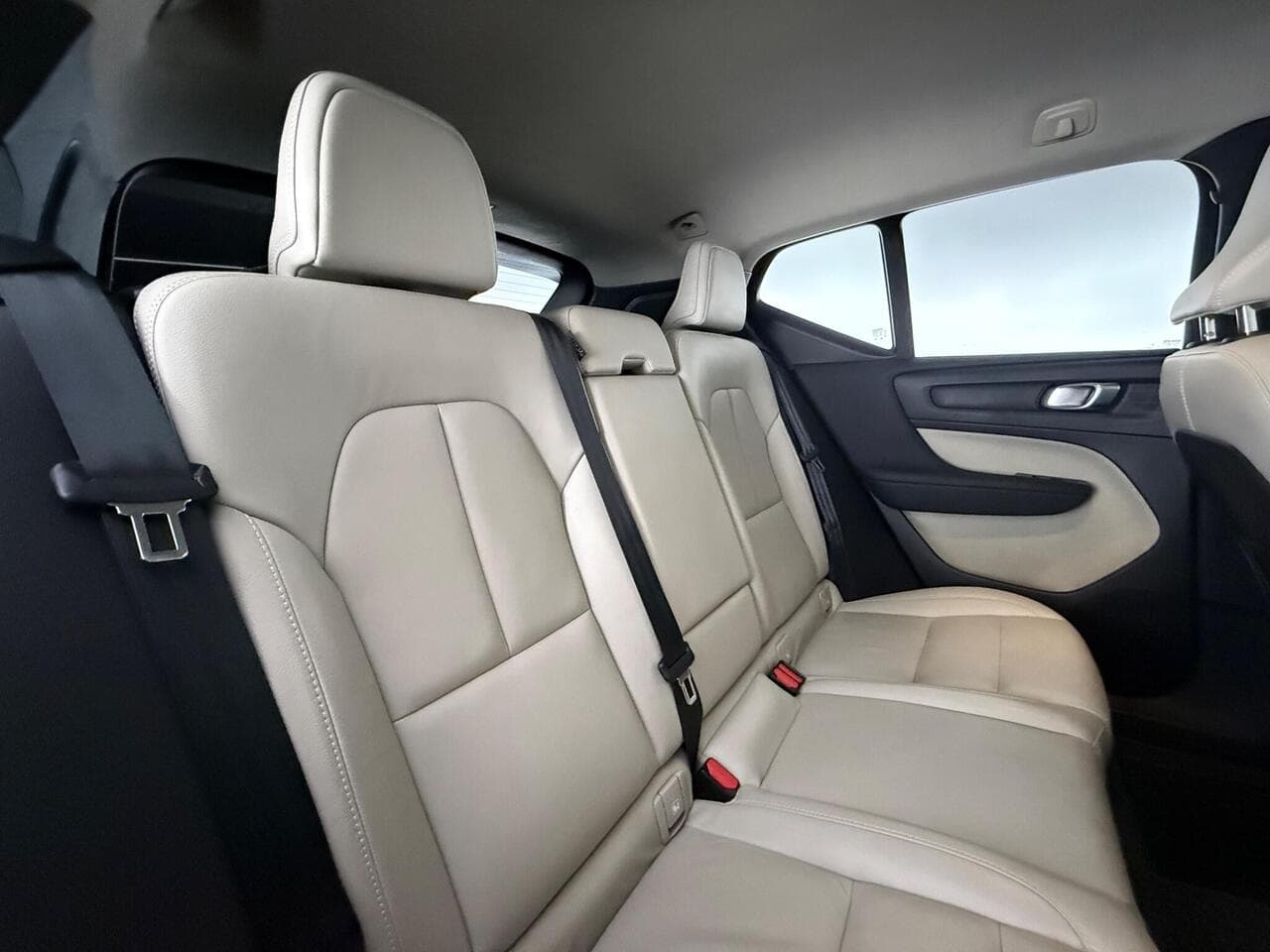Volvo XC40 thumbnail Seats Rear