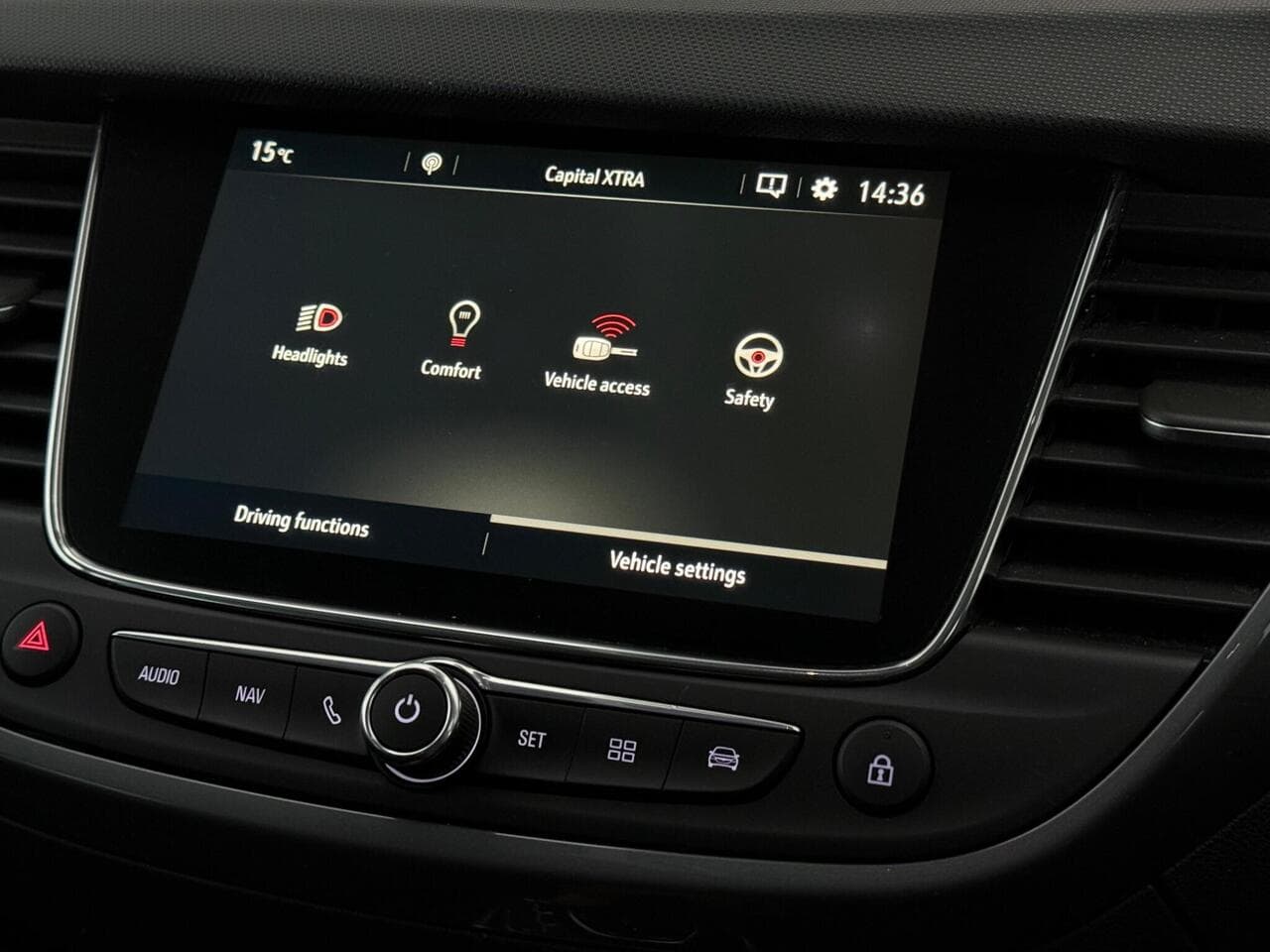 Vauxhall Crossland thumbnail Infotainment System