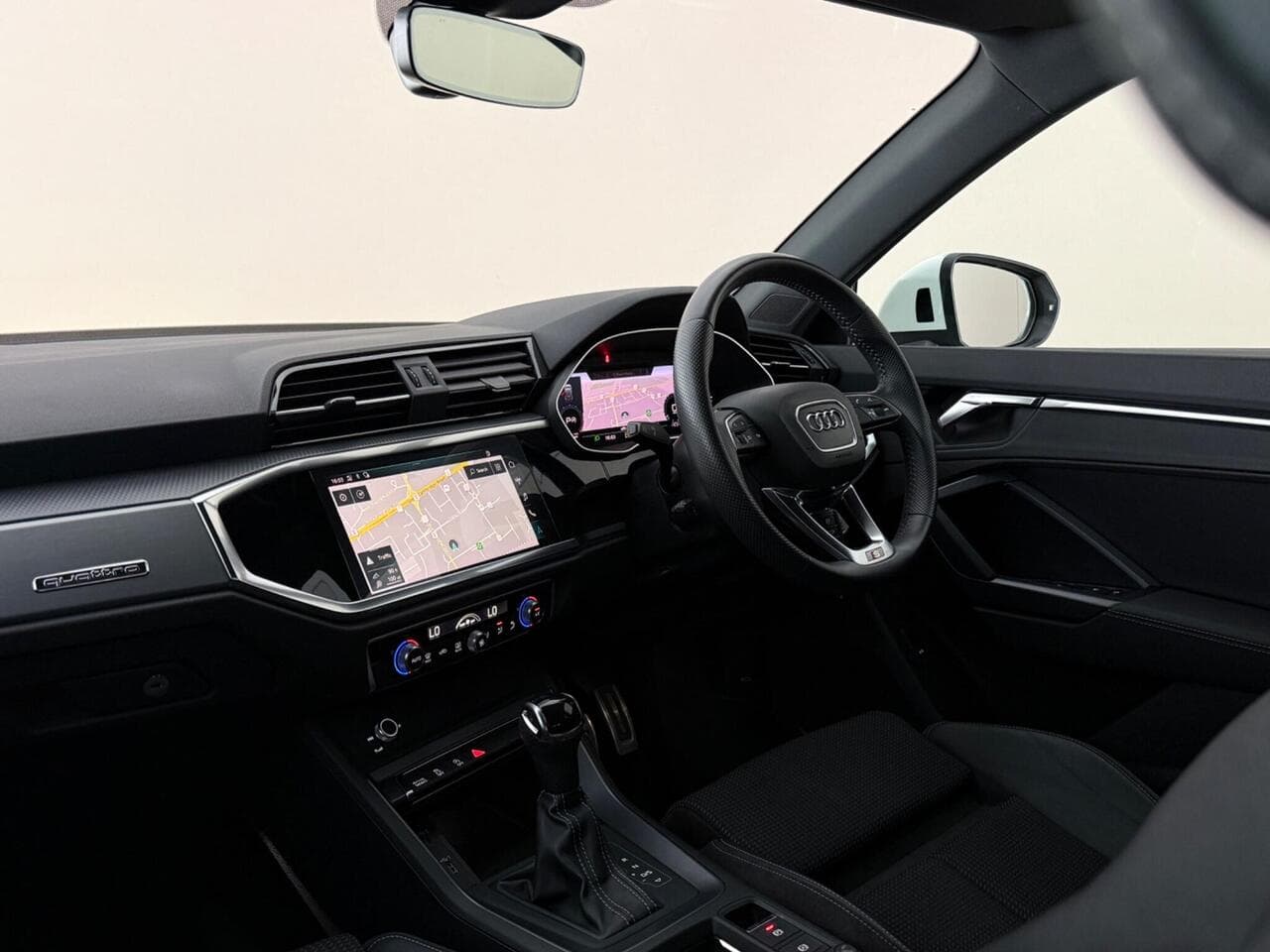 Audi Q3 thumbnail Interior Front