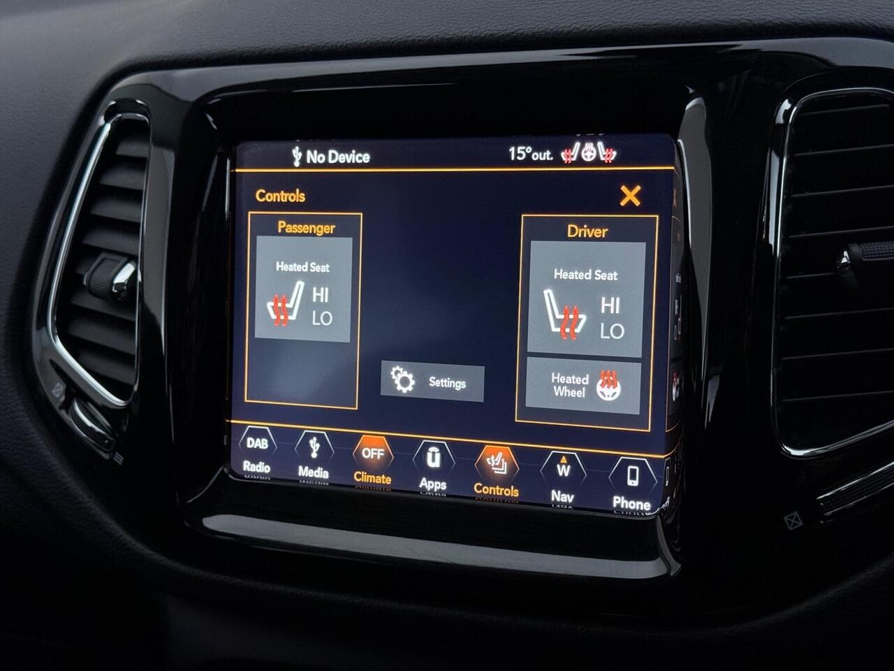 Jeep Compass thumbnail Infotainment System