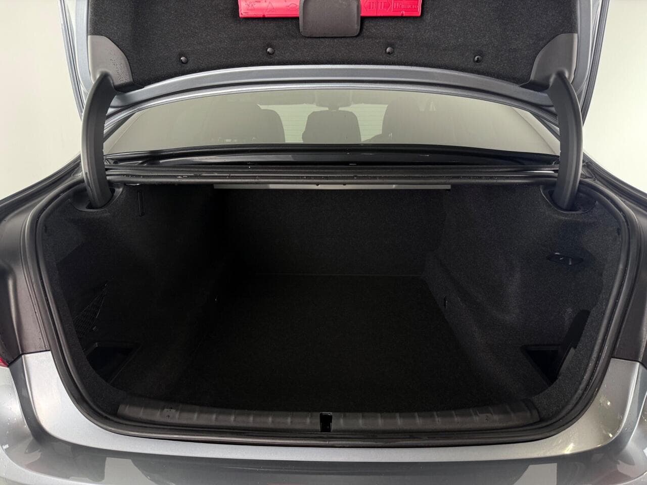 BMW 5 Series thumbnail Boot