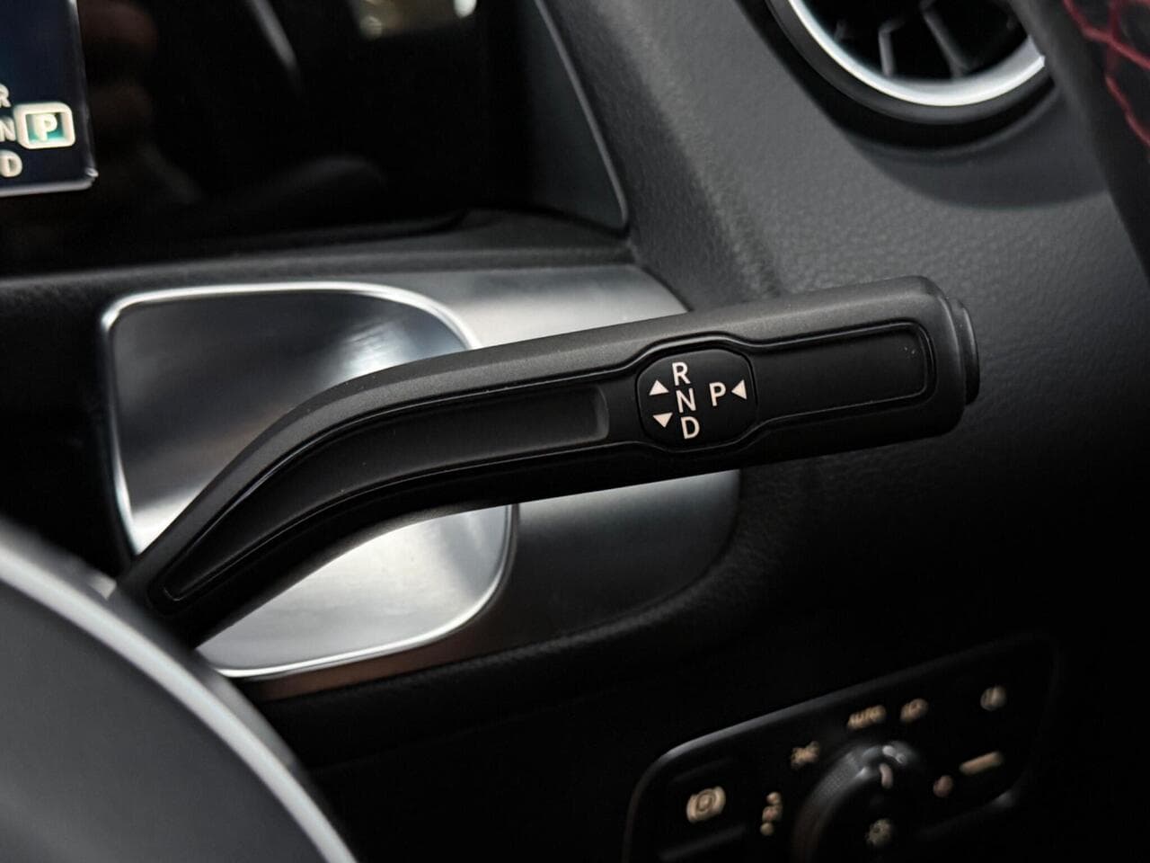 Mercedes-Benz GLB thumbnail Misc Controls