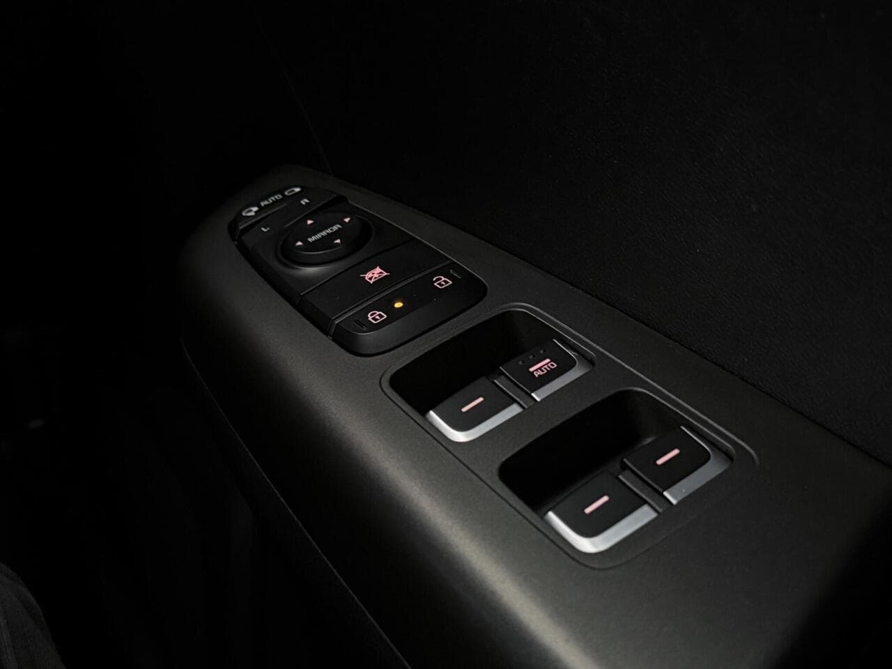 Kia Sportage thumbnail Misc Controls