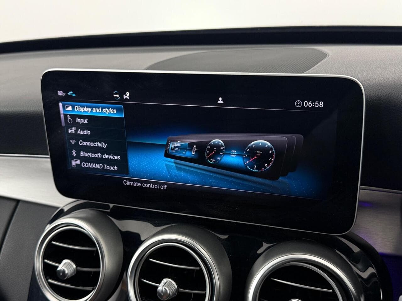 Mercedes-Benz C Class thumbnail Infotainment System
