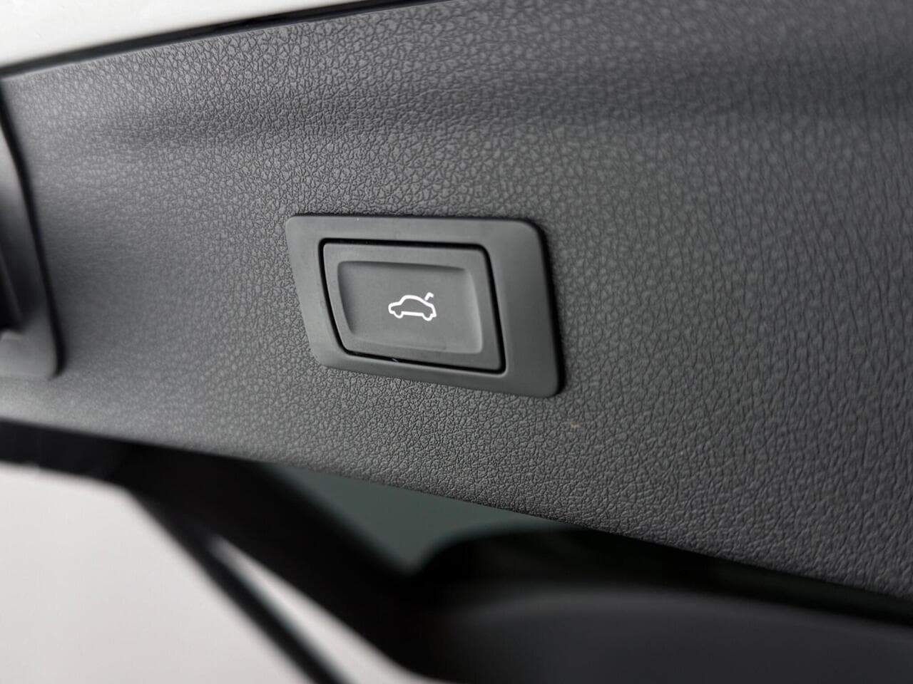 Audi Q3 thumbnail Misc Controls