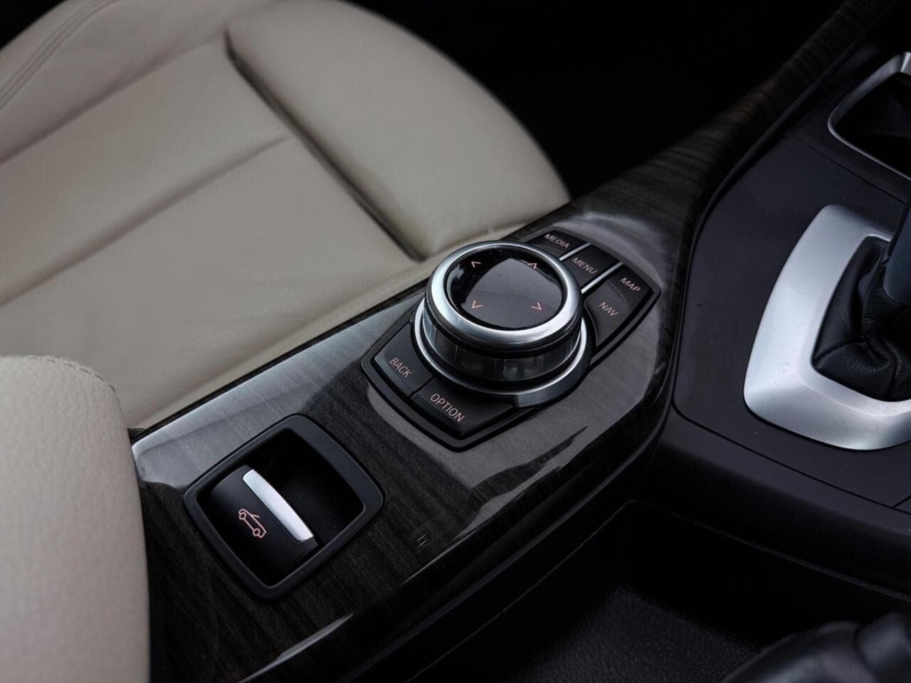BMW 2 Series thumbnail Interior Front
