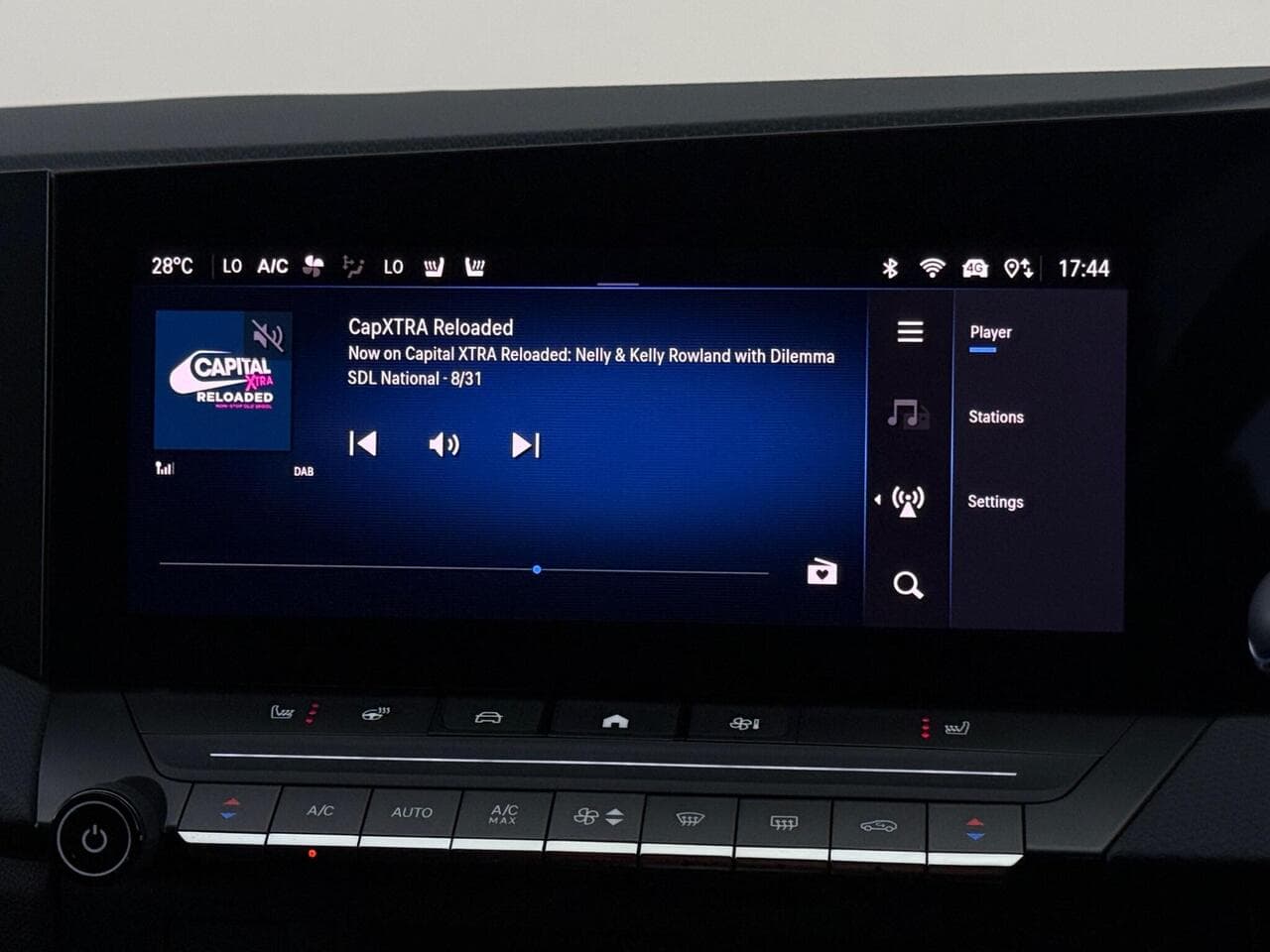 Vauxhall Astra thumbnail Infotainment System
