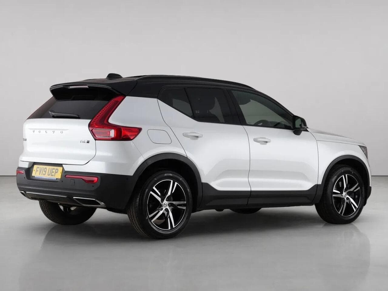Volvo XC40 thumbnail Rear Right