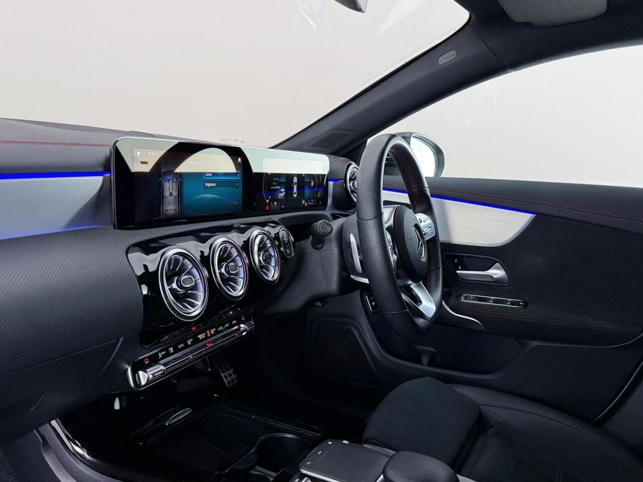 Mercedes-Benz CLA thumbnail Interior Front