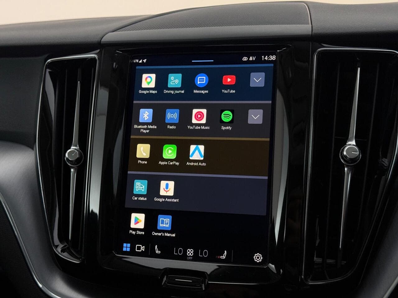 Volvo XC60 thumbnail Infotainment System