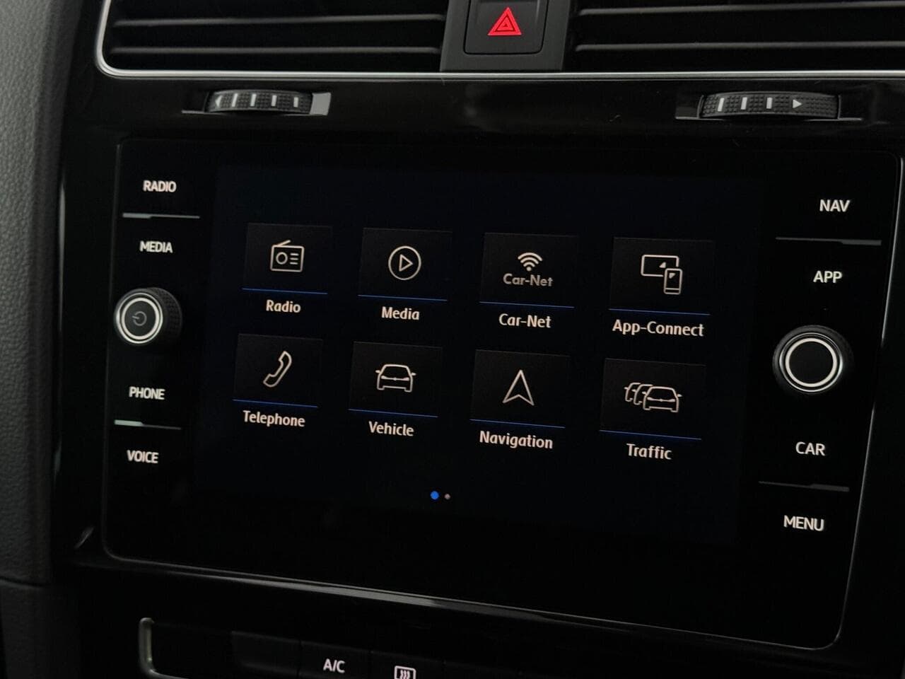 Volkswagen Golf thumbnail Infotainment System