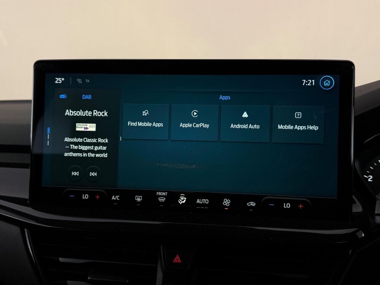 Ford Focus thumbnail Infotainment System