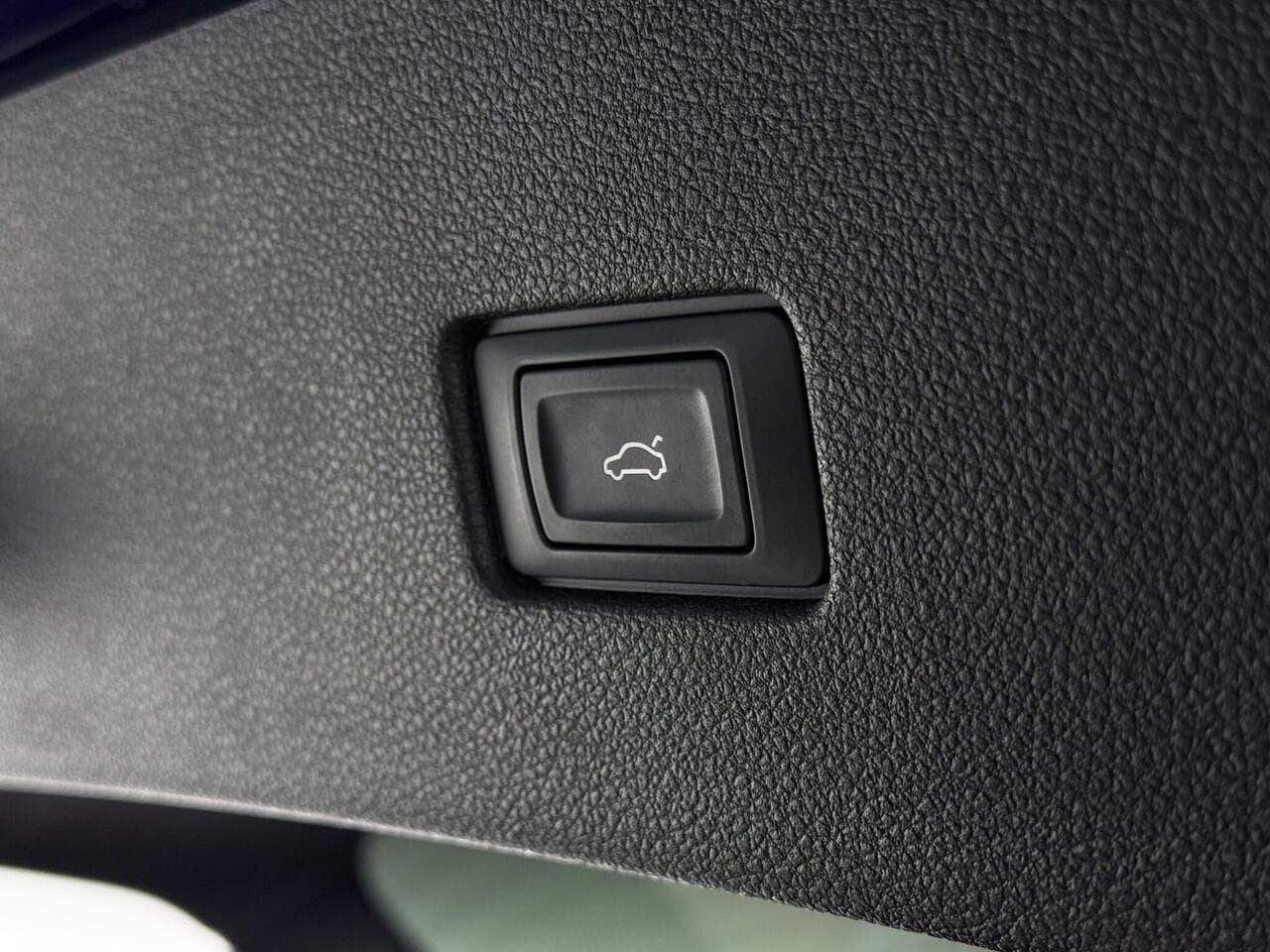 Audi Q8 thumbnail Misc Controls
