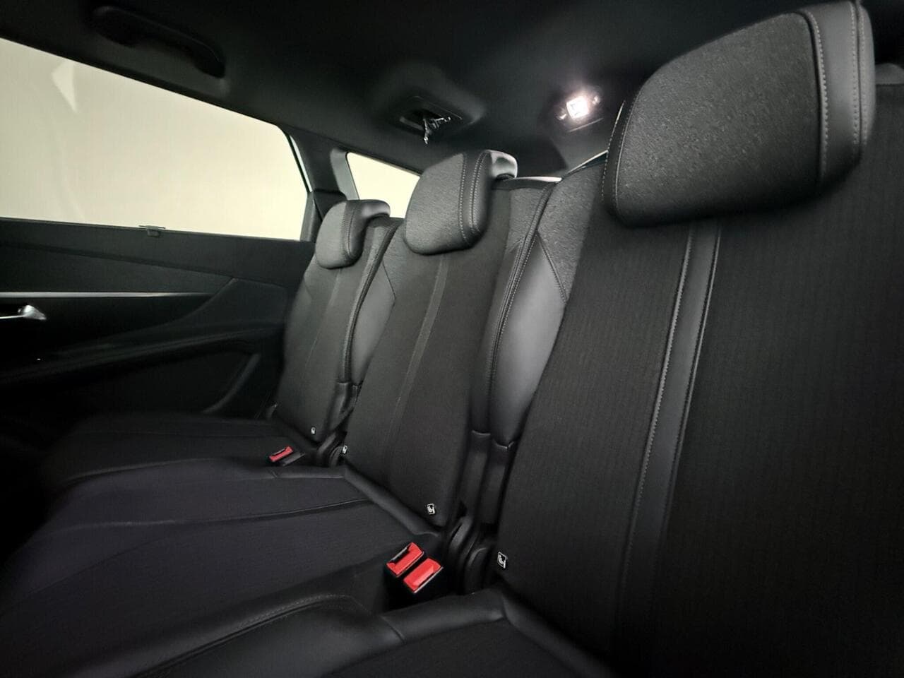 Peugeot 5008 thumbnail Seats Rear